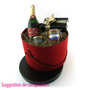 Bo&icirc;te &agrave; chapeau velours rouge couvercle fa&ccedil;on cuir noir