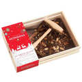 Monbana Chocolatier - Tablette géante avec maillet - Chocolat au lait, caramel salé et pomme - Bretonne Monbana Chocolatier - Tablette géante avec maillet - Chocolat au lait, caramel salé et pomme - Bretonne