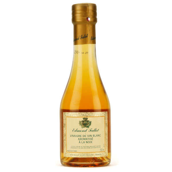 White wine vinegar flavoured with walnut Fallot