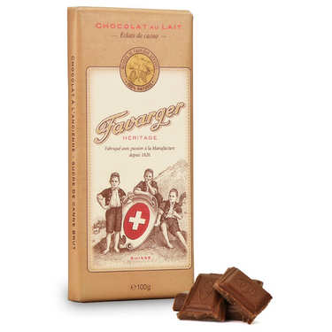 Tablette de chocolat suisse au lait et éclats de cacao Tablette de chocolat suisse au lait et éclats de cacao