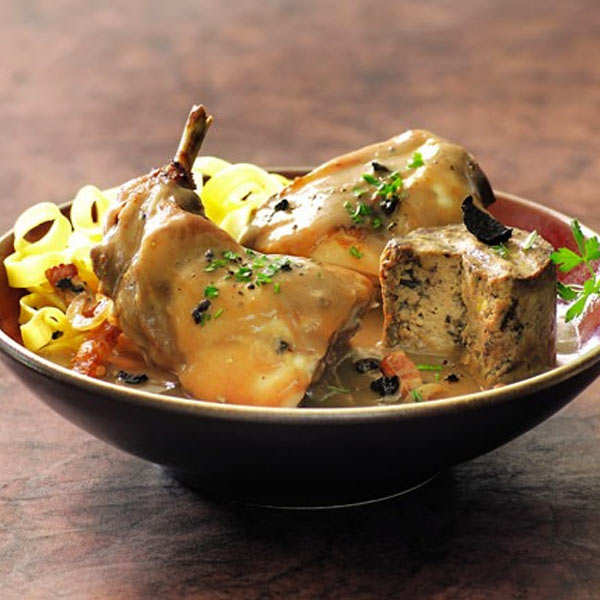 Lièvre et ses farcis au foie gras sauce au jus de truffe Comtesse du