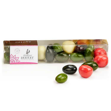Assortment Box with Strawberry Sweet and Chocolate Almond Assortment Box with Strawberry Sweet and Chocolate Almond