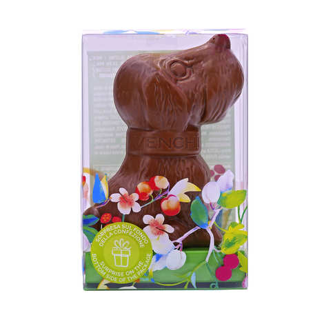 Petit chien de Pâques en chocolat dans sa boite niche