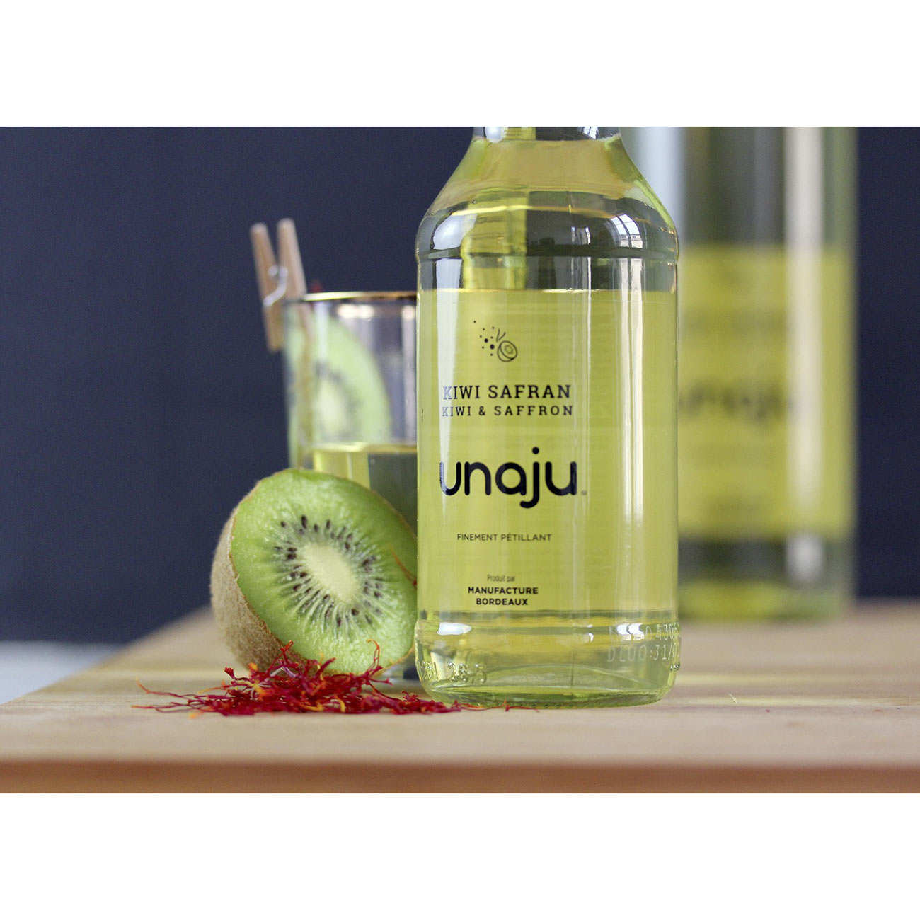 Organic sparkling fruit juice Kiwi saffron Unaju