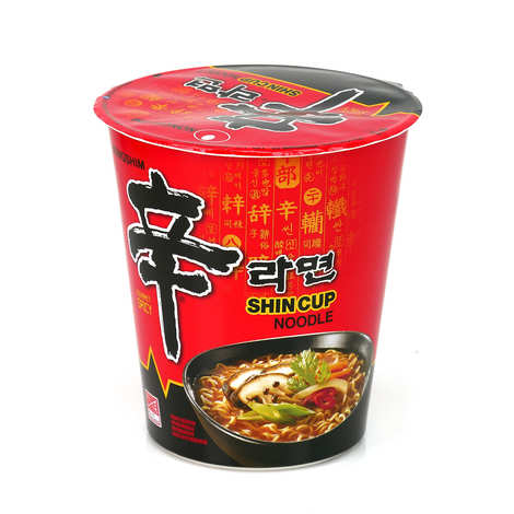 Cup Korean instant noodles Shin Ramyun - Spicy beef broth flavour - Nongshim