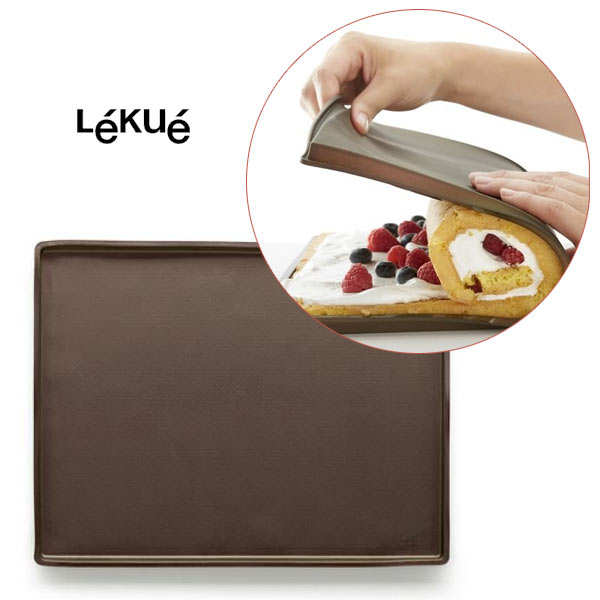 Silicone oven mat with antispill edging Lékué