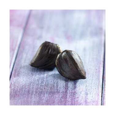 Black Aomori garlic head from Japan Black Aomori garlic head from Japan